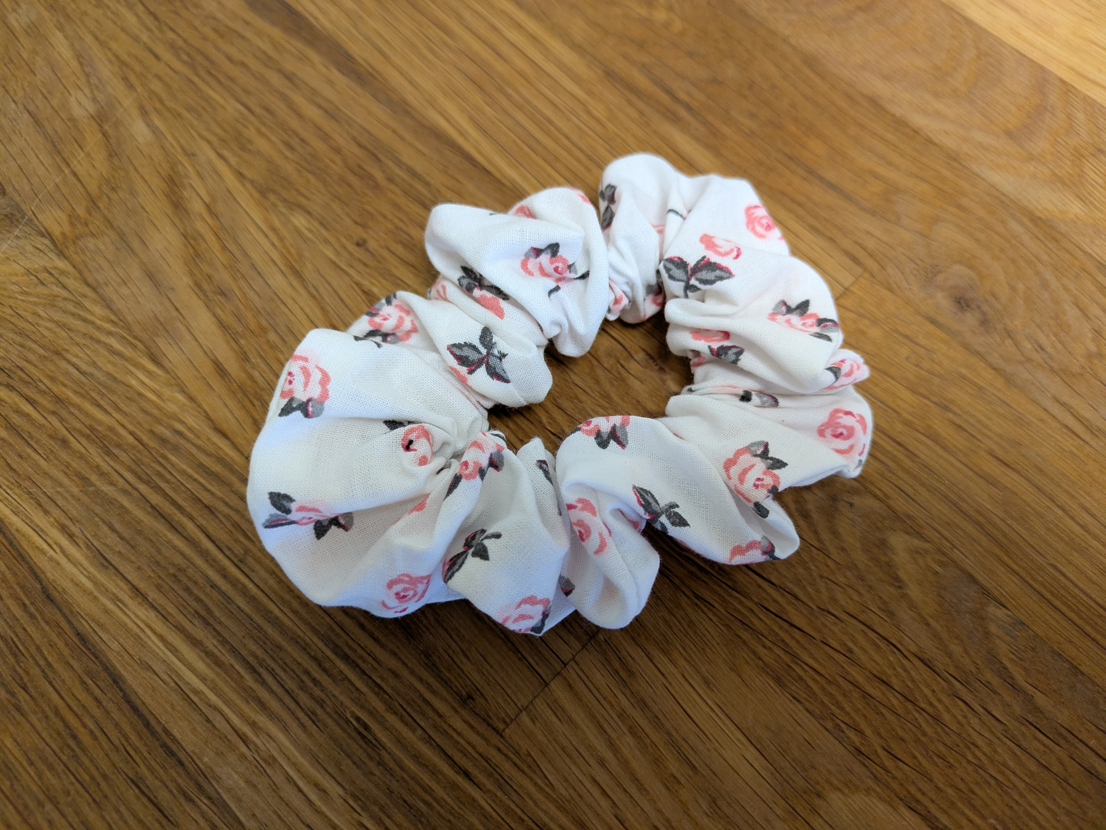 Scrunchie Haargummi Rosen